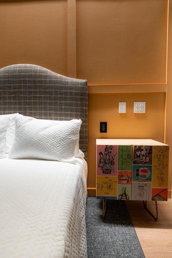 The Schoolhouse Hotel وايت سولفور سبرينغز المظهر الخارجي الصورة