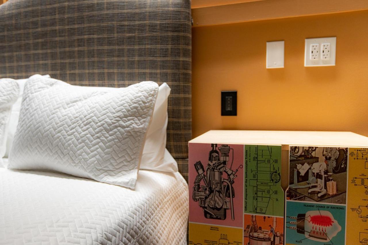 The Schoolhouse Hotel وايت سولفور سبرينغز المظهر الخارجي الصورة