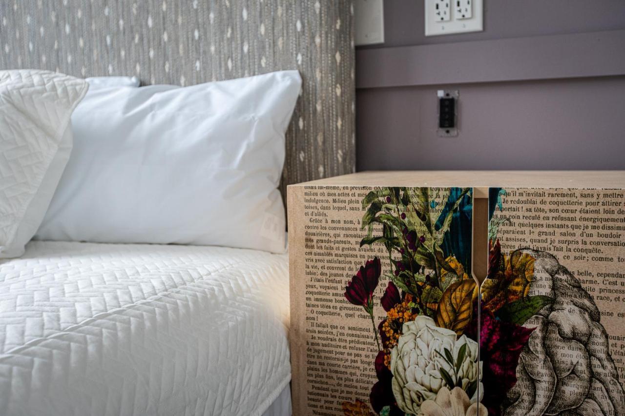 The Schoolhouse Hotel وايت سولفور سبرينغز المظهر الخارجي الصورة