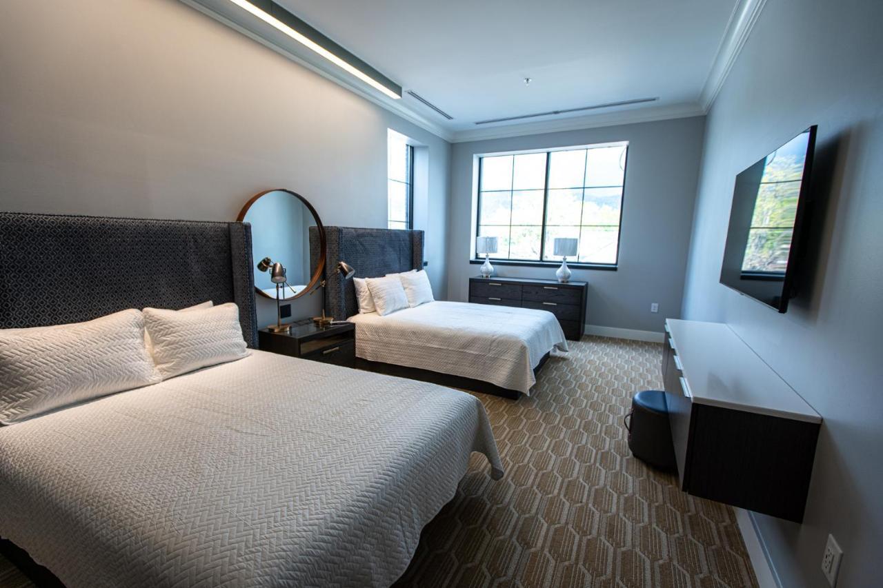 The Schoolhouse Hotel وايت سولفور سبرينغز المظهر الخارجي الصورة