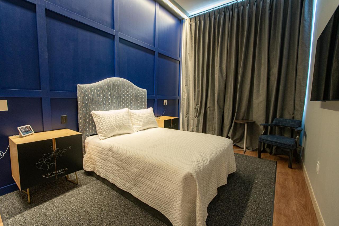 The Schoolhouse Hotel وايت سولفور سبرينغز المظهر الخارجي الصورة